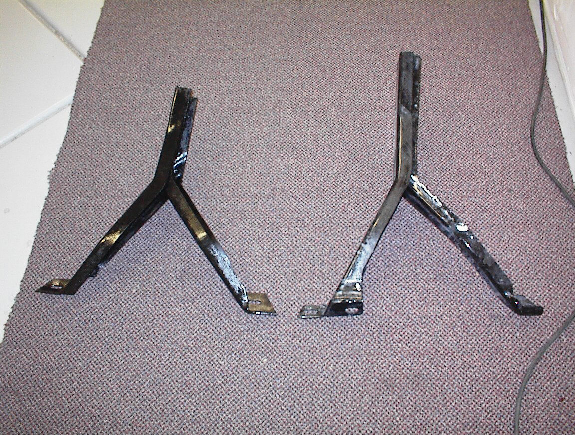 Attached picture front bumper brackts (early and late).jpg